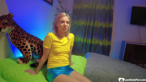 Gorgeous Teen sucks on grandpa